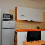 Apartman Cozy Flat With Shared Pool-beahost *